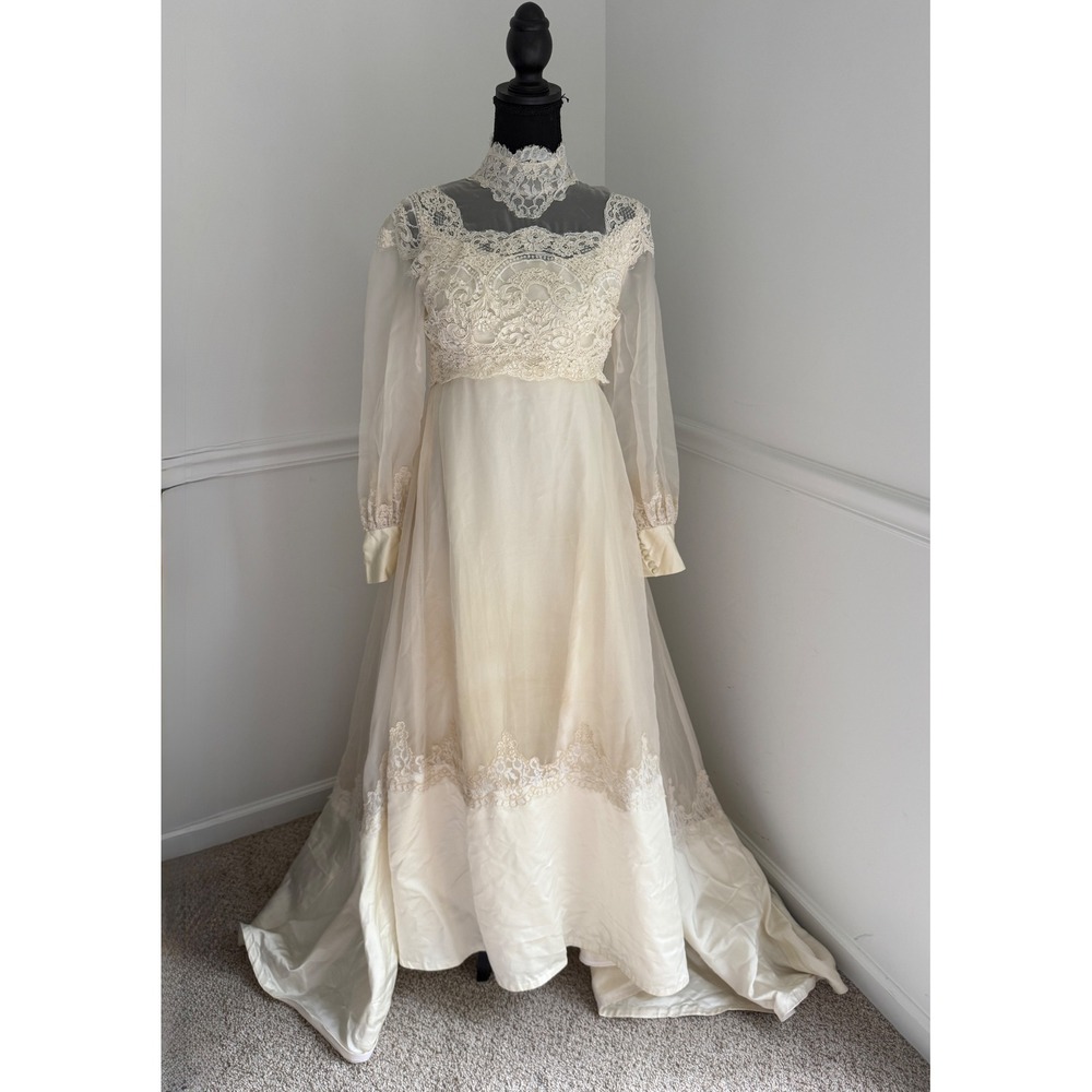 W. Cahill Wedding Dress train Priscilla Veil Lace High Neck Empire Waist XS/S